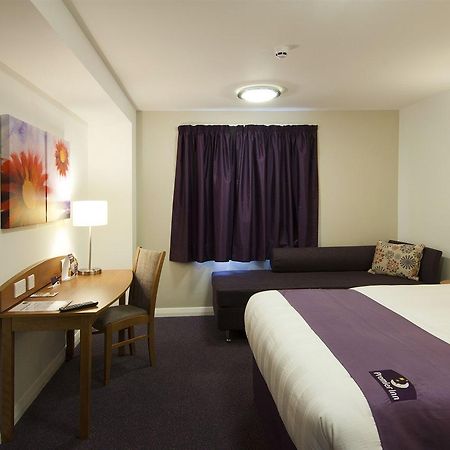 Premier Inn Bicester Exterior foto