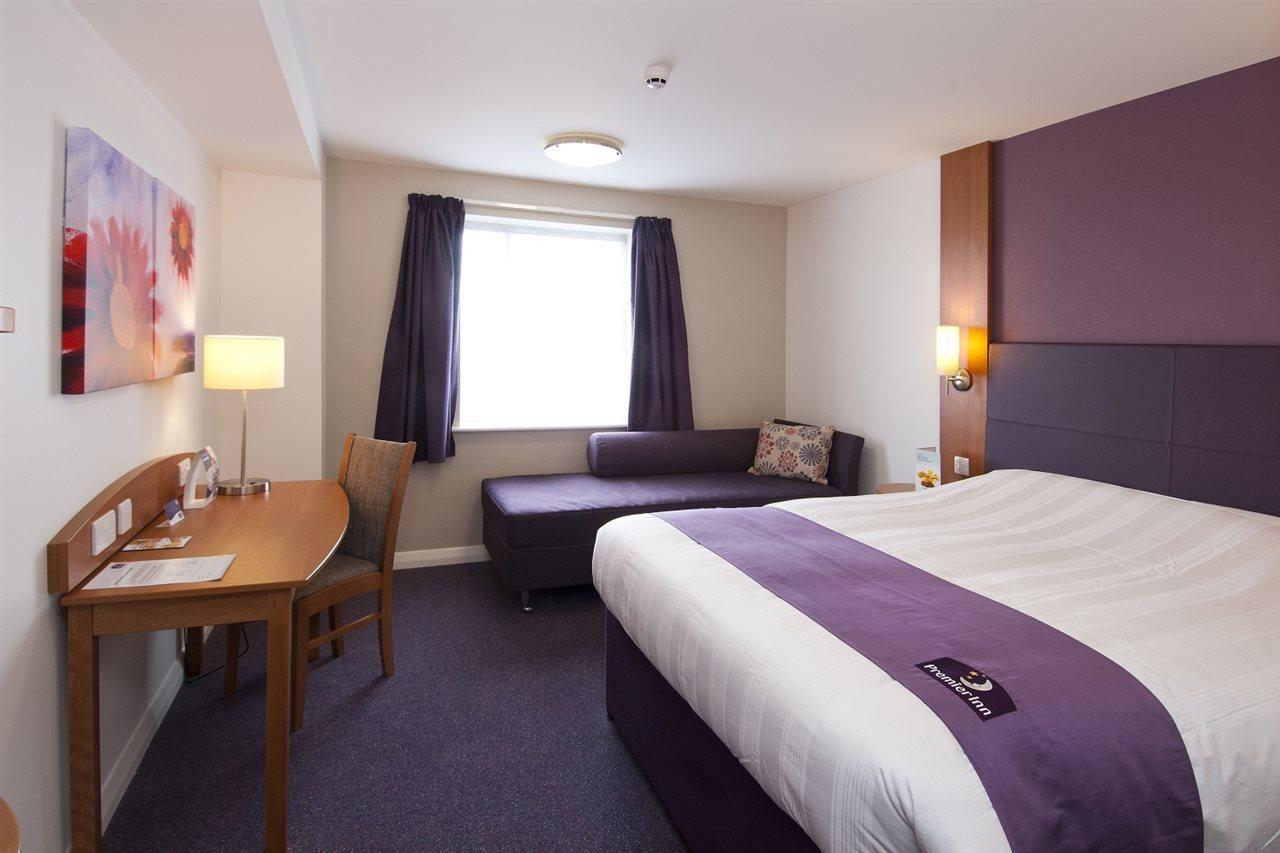 Premier Inn Bicester Exterior foto