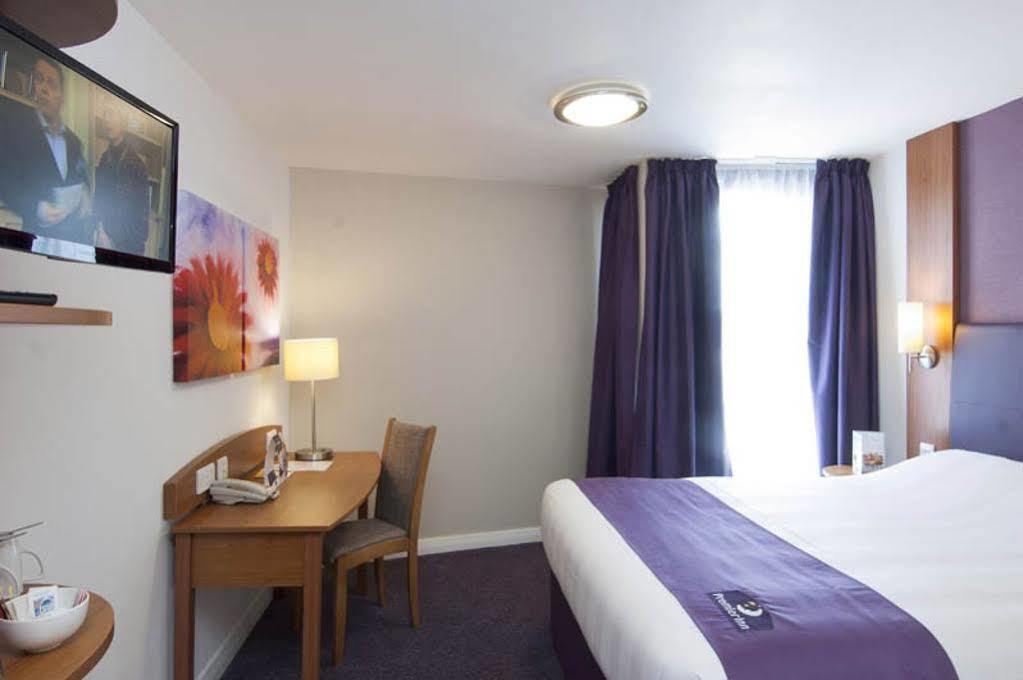 Premier Inn Bicester Exterior foto